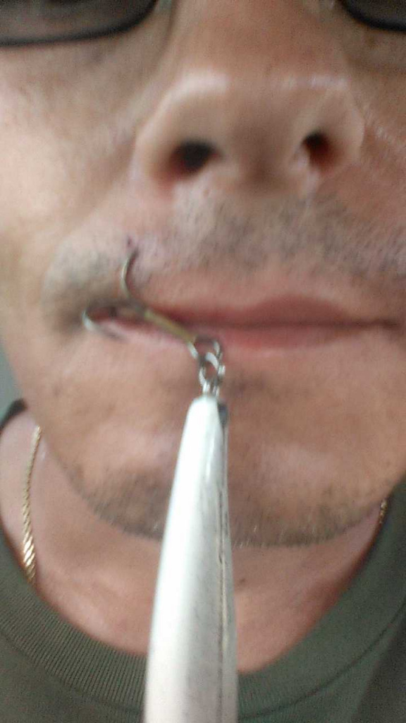 troynik_v_gube.jpg